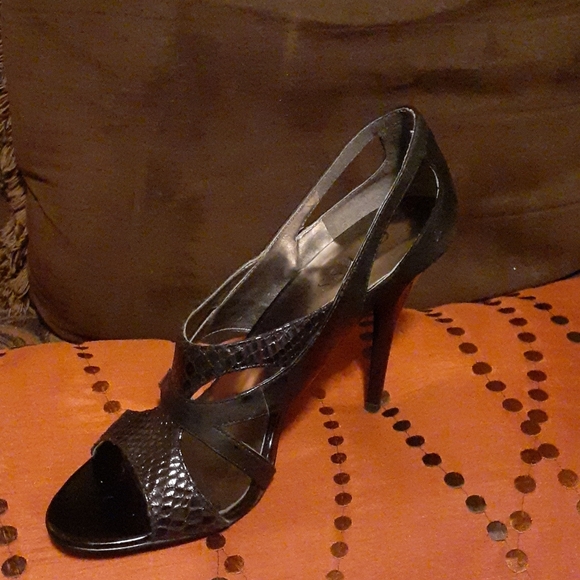 Shoes - Picture 2 of 7